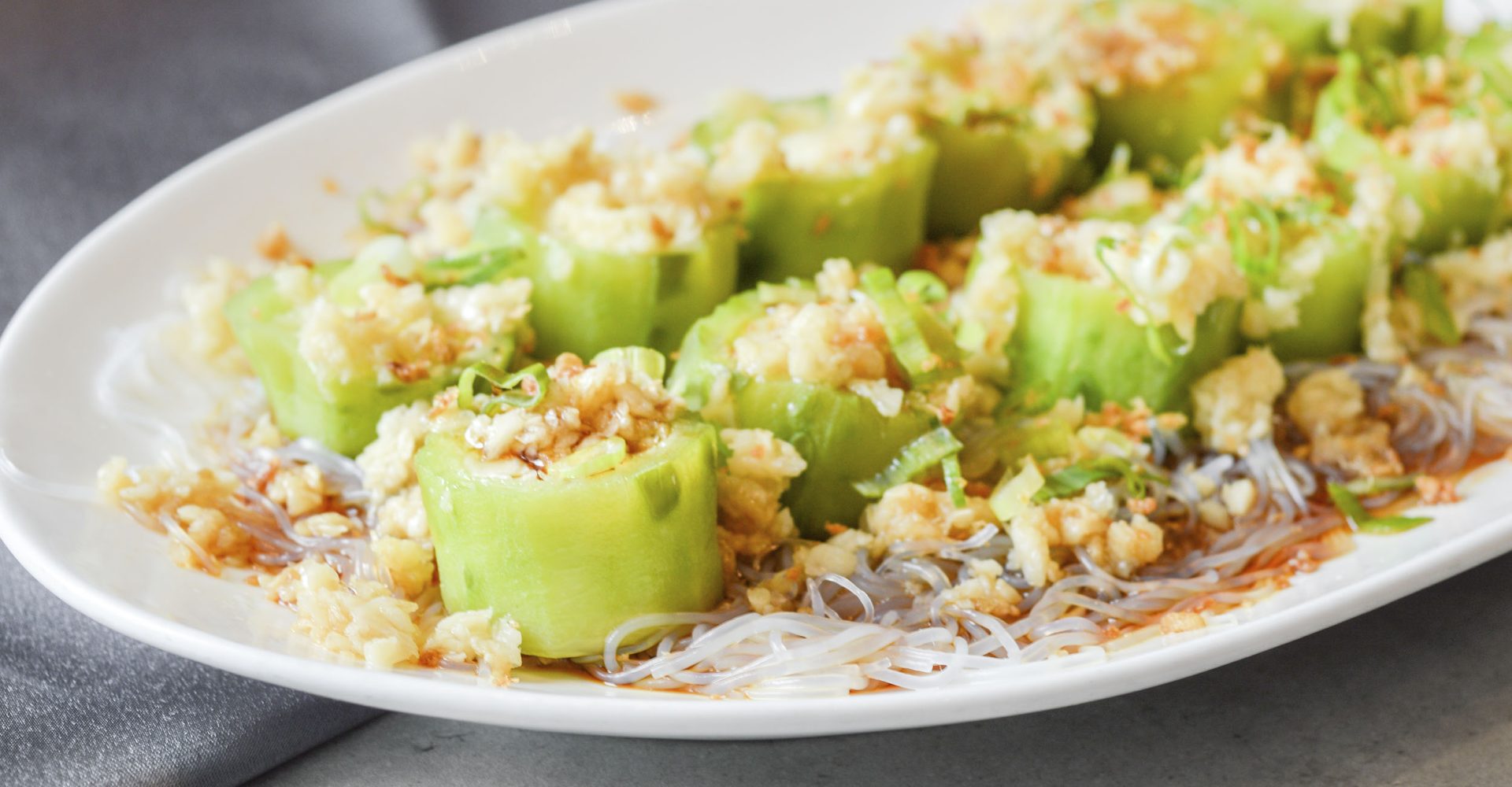 Steamed silk squash with garlic and vermicelli