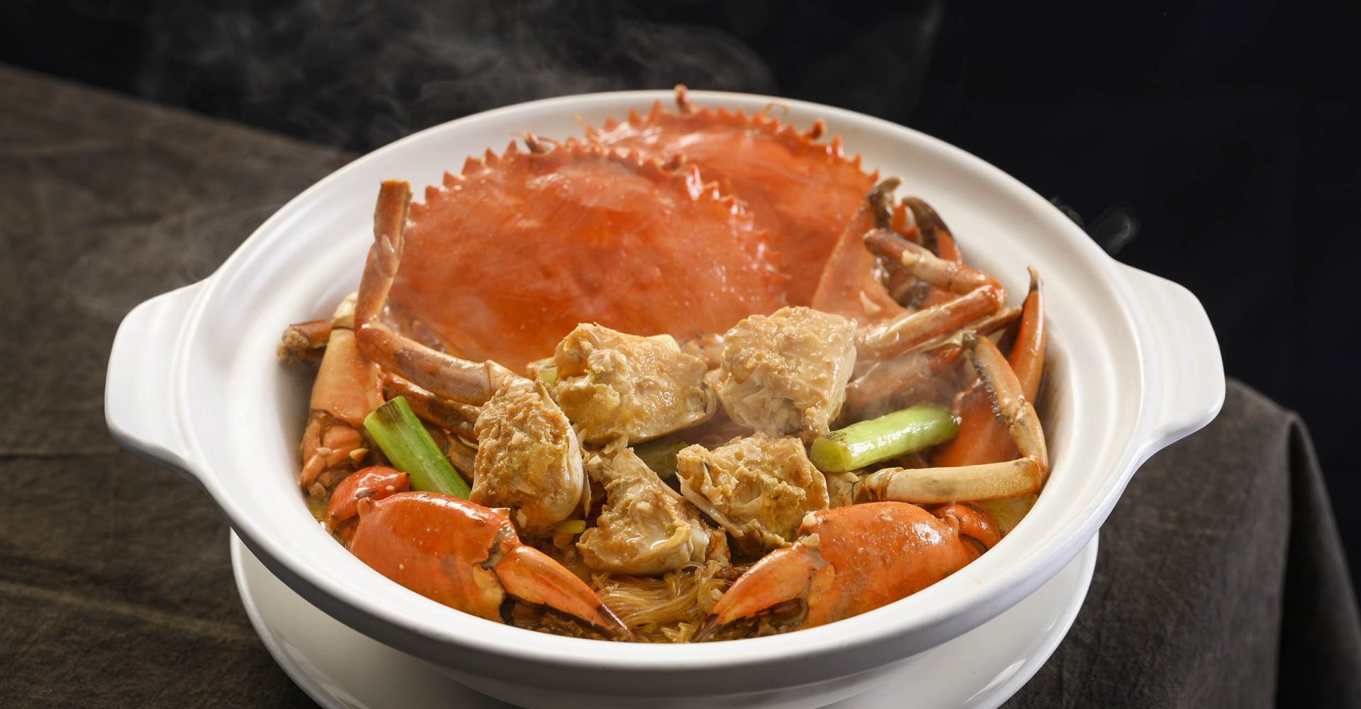 Wok-fried crab with vermicelli in cream sauce