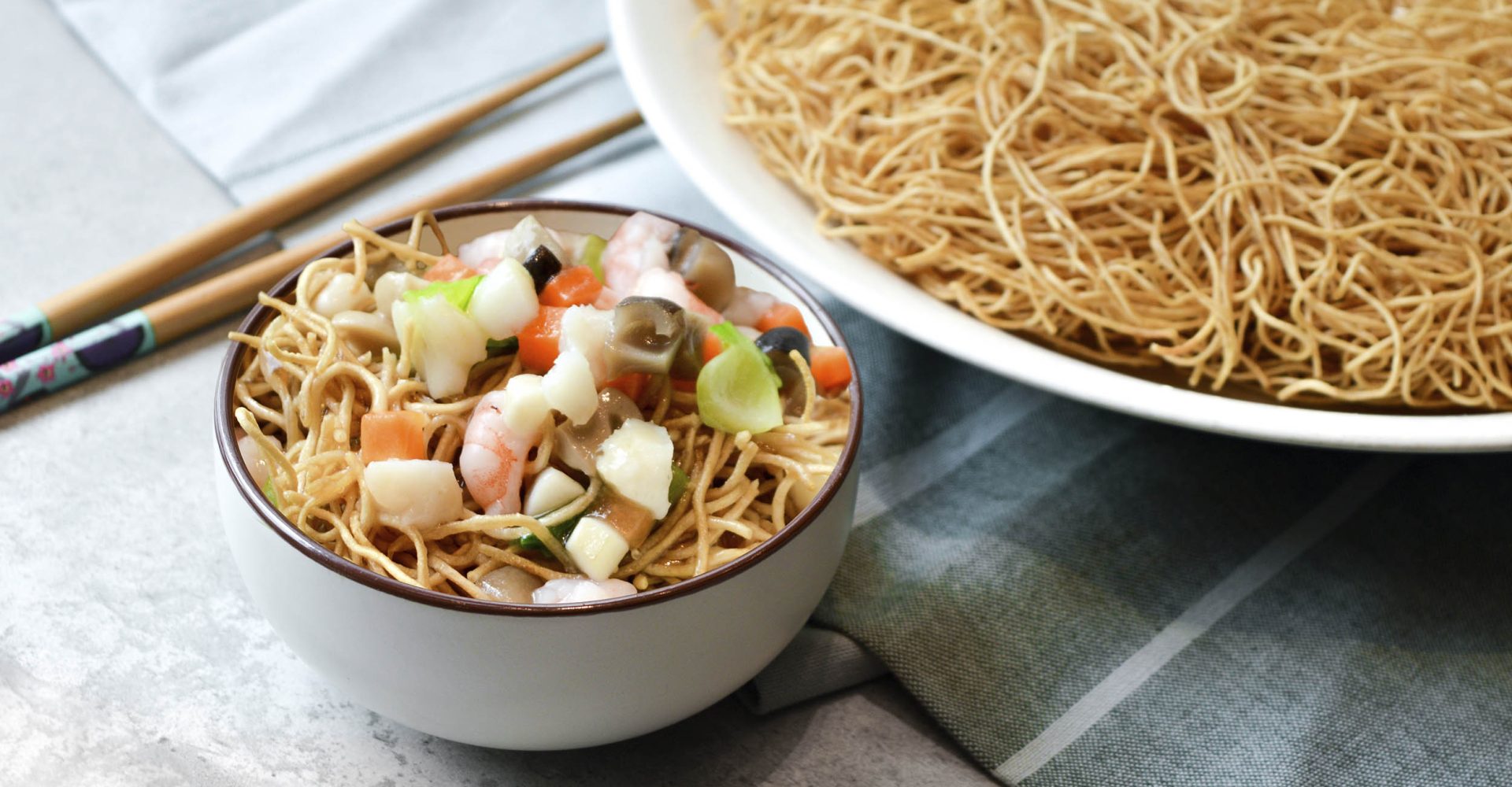Pan-fried crispy noodles with diced seafood