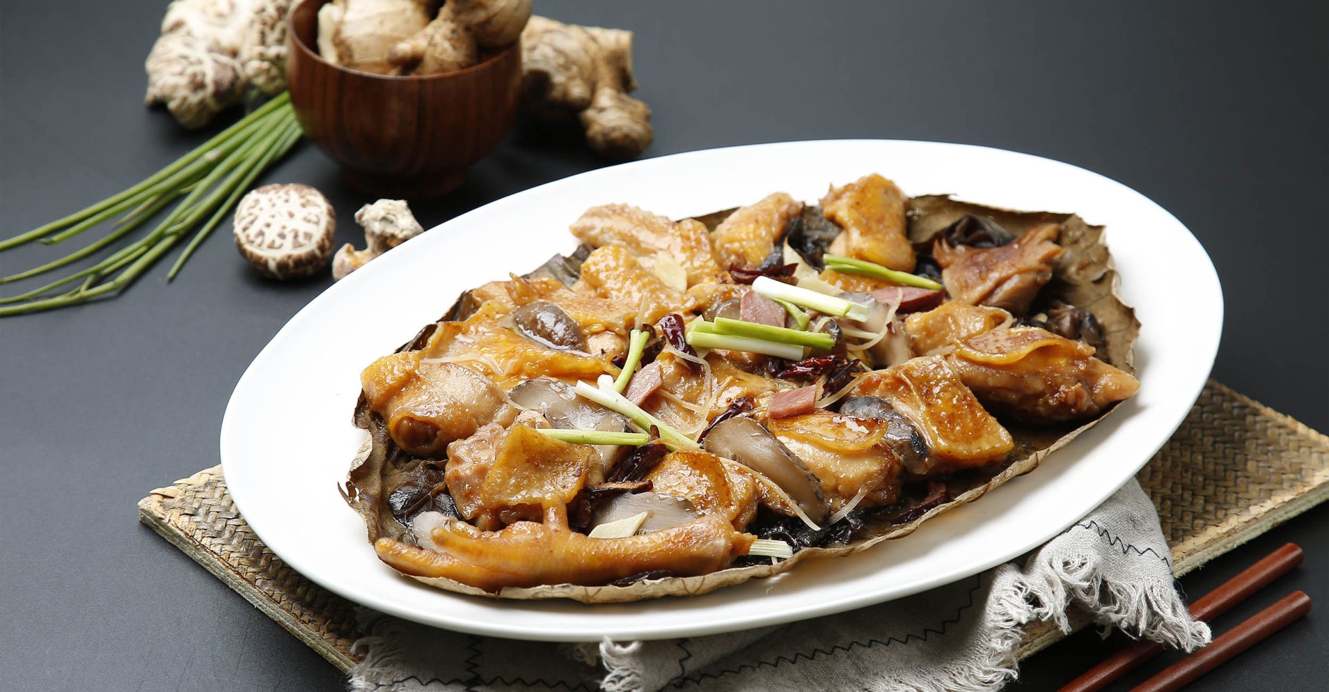 Xiu Poultry - Steamed chicken in lotus leaf