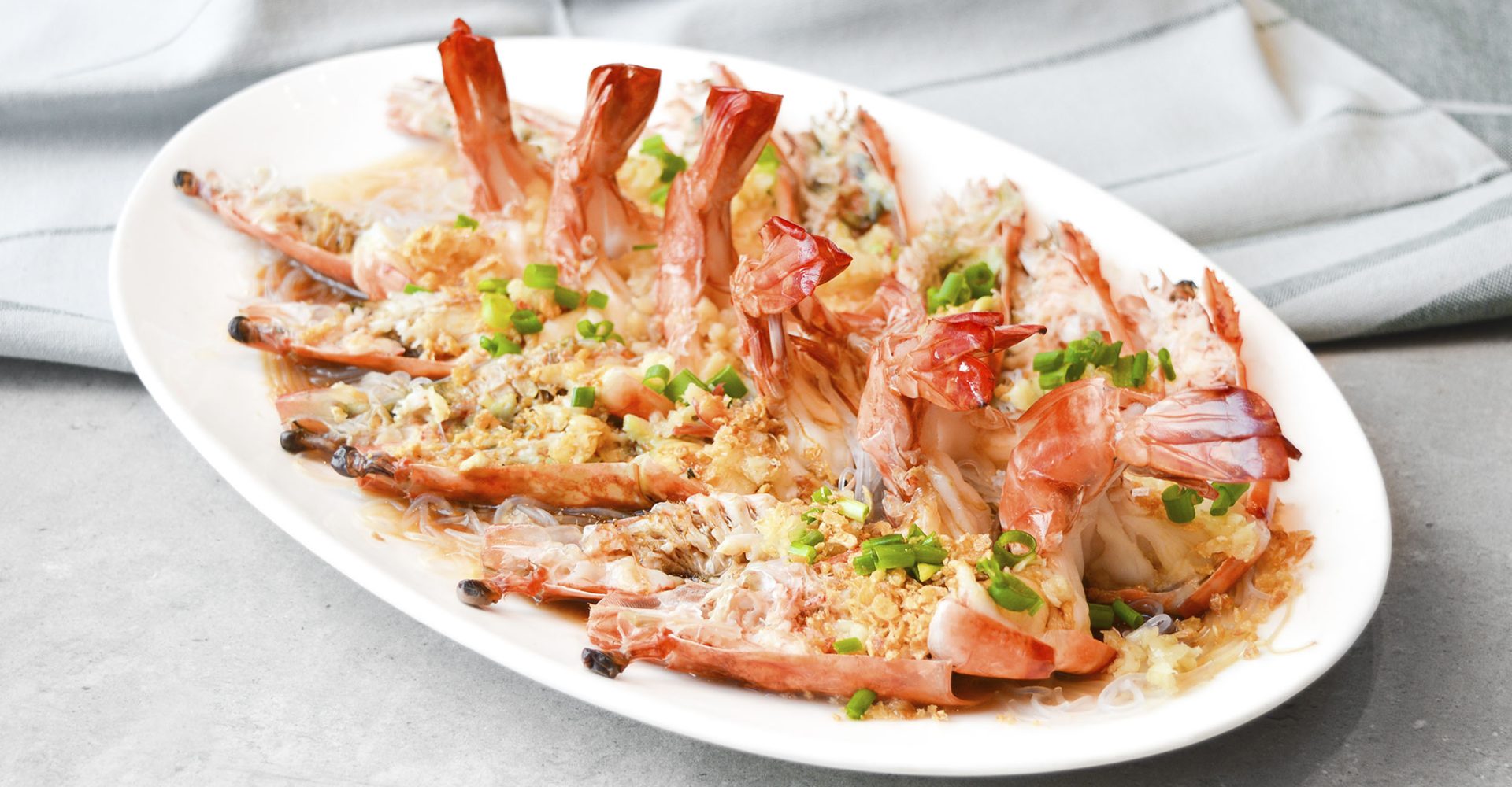 Steamed tiger prawns with garlic and vermicelli