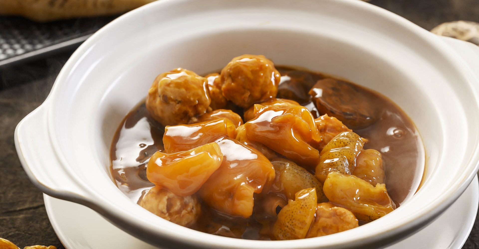 Braised fish maw and sea cucumber with meatballs in pot