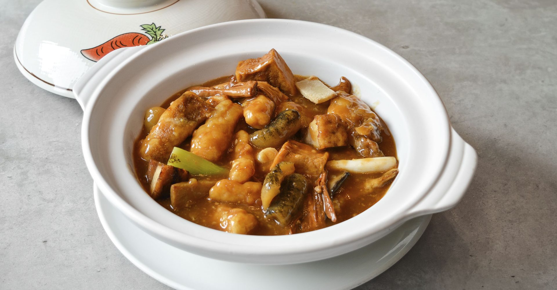 Spotted lapu-lapu with beancurd and sea cucumber in pot