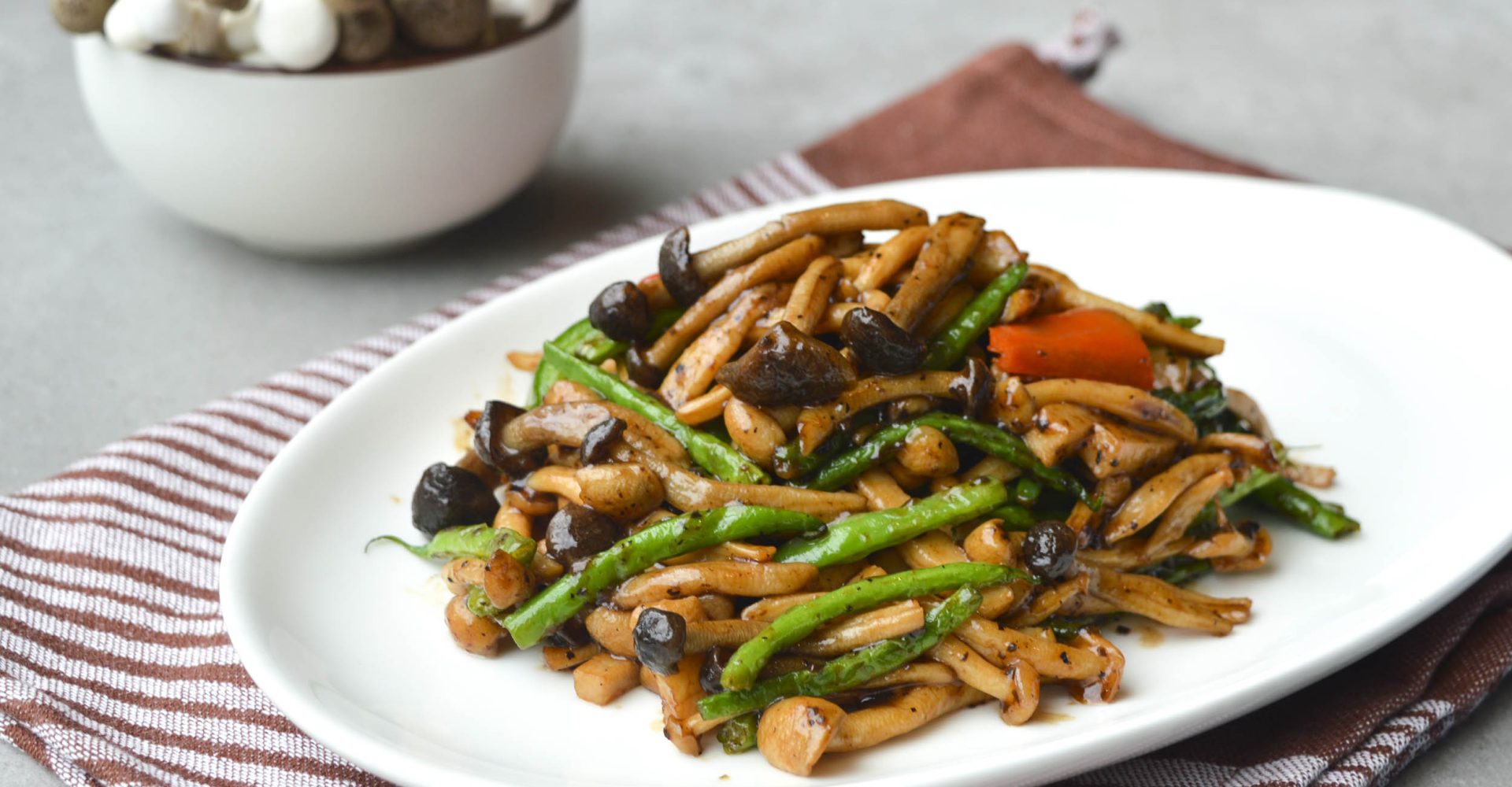 Mixed mushrooms with french beans in truffle paste